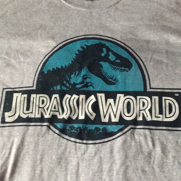 Jurassic World T-Shirt - Picture 1 of 4